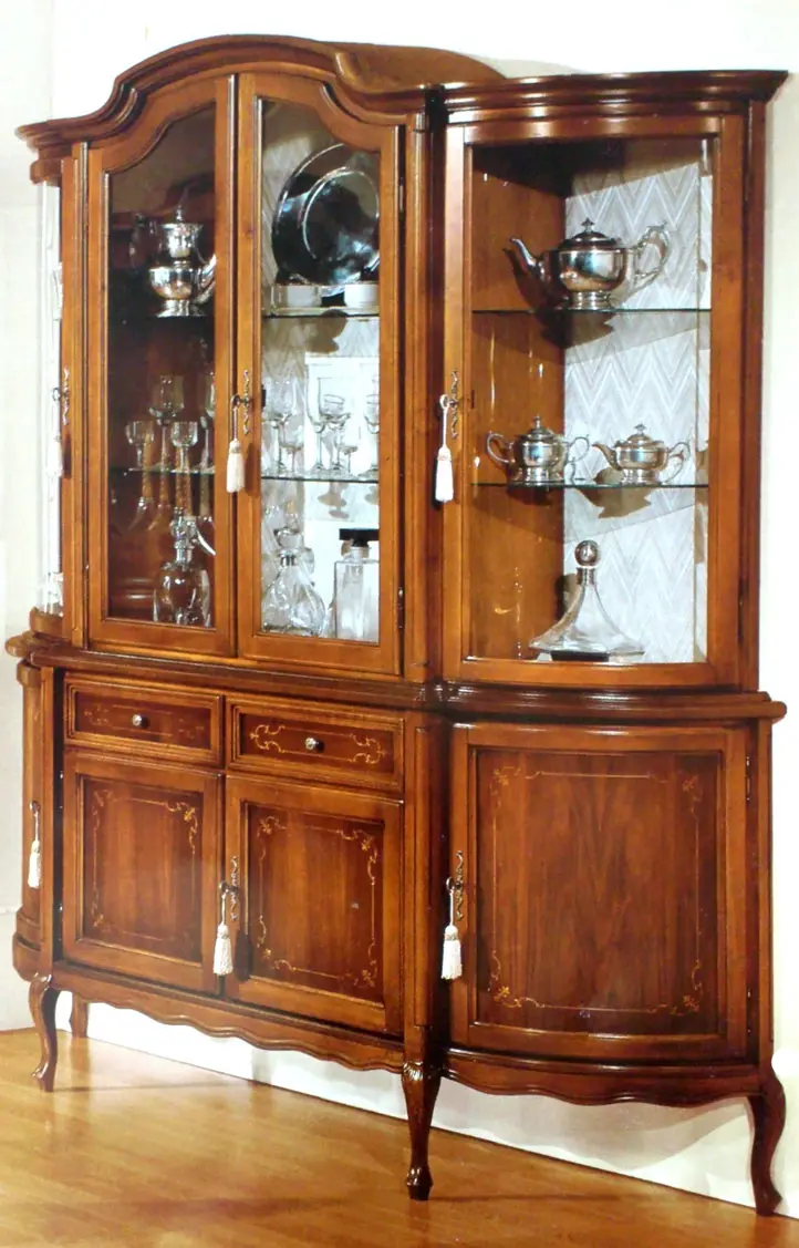 Vitrina 635 — cm. 188 x 46 x 215 H.