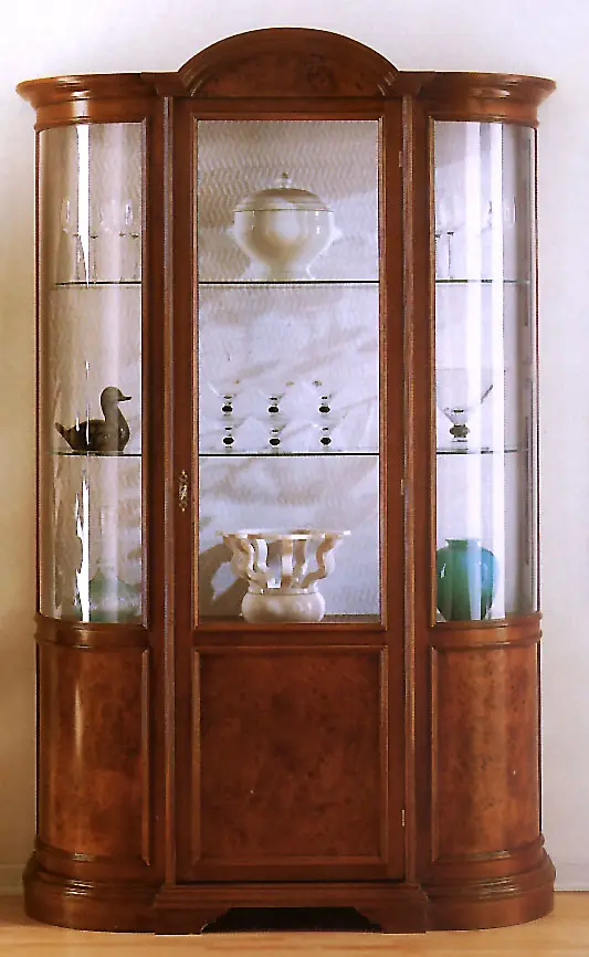 Vitrina 289 — cm. 123 x 42 x 196 H.