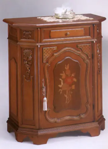Komoda 664 — cm. 79 x 43 x 94 H.