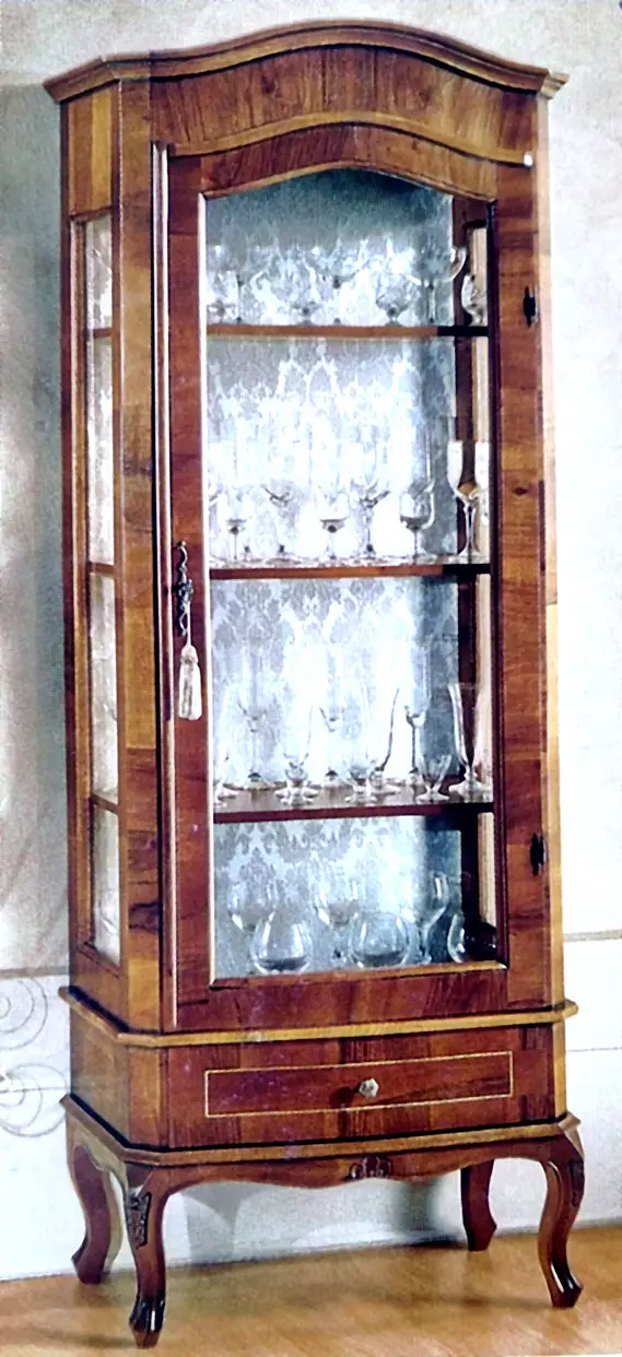 Vitrina 481 — cm. 68 x 37 x 178 H.