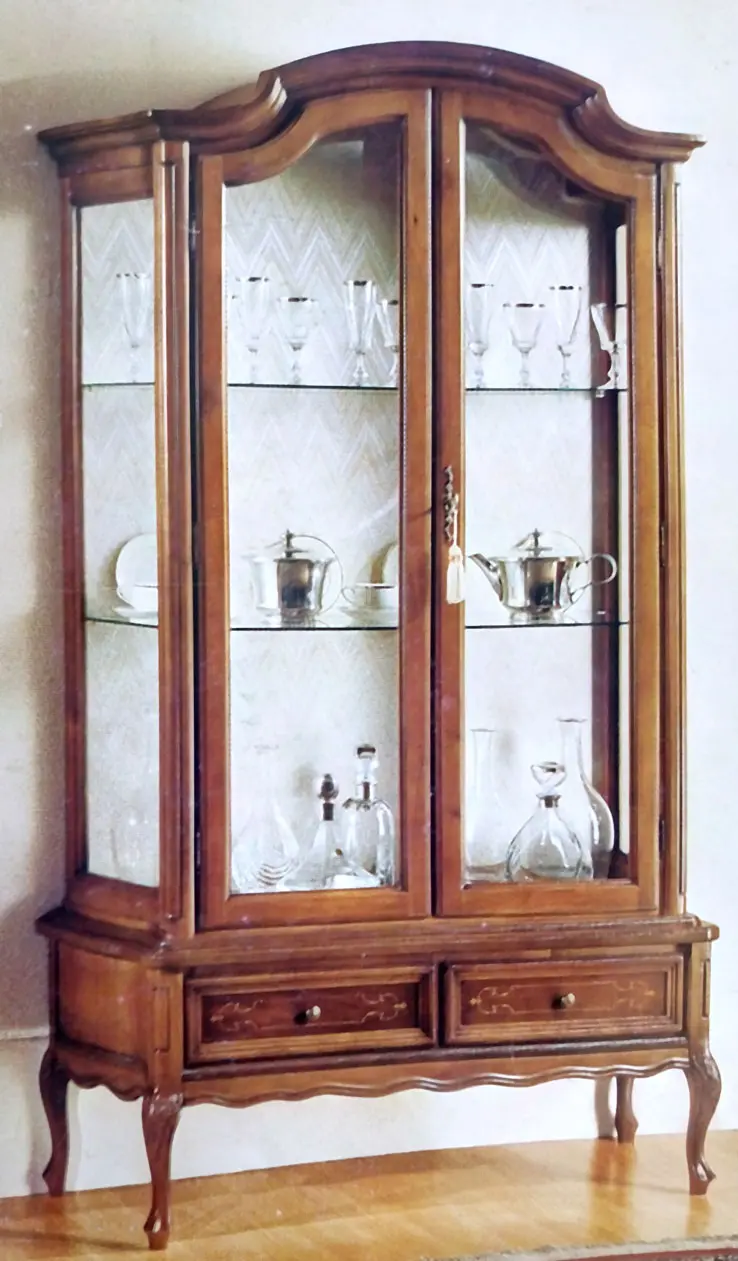 Vitrina 633 — cm. 116 x 42 x 197 H.